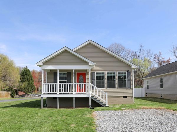 1601 A ST, WAYNESBORO, VA 22980