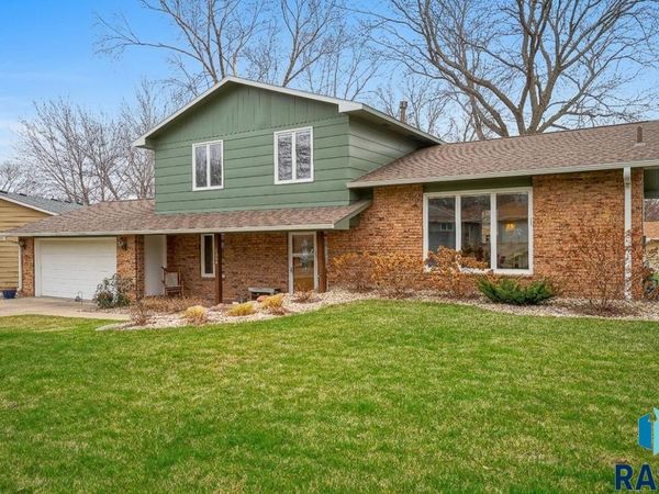 5809 W Bristol Dr, Sioux Falls, SD 57106