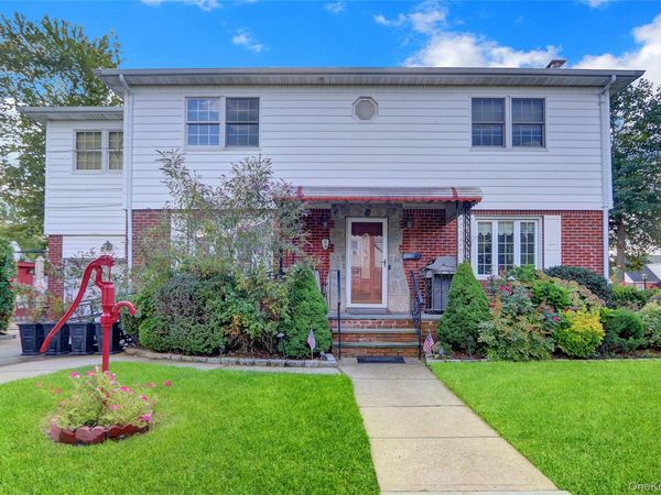 54 Nugent Street , New Hyde Park, NY 11040