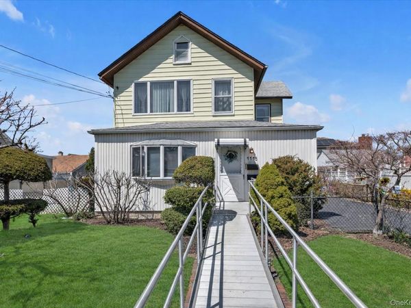 1118 W Broadway , Hewlett, NY 11557