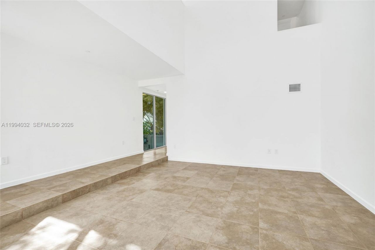 163 N Shore Dr, Unit 163-6, Miami Beach, FL 33141 Photo