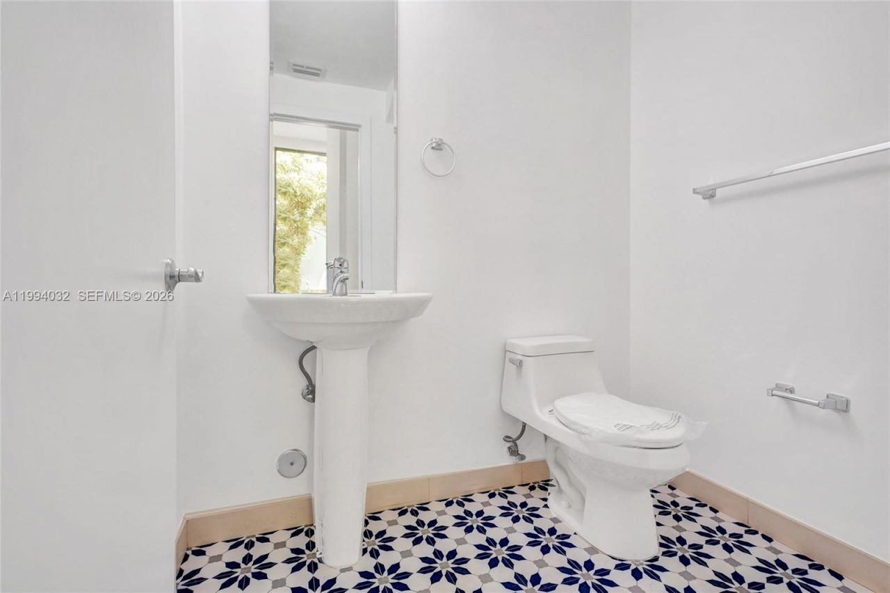 163 N Shore Dr, Unit 163-6, Miami Beach, FL 33141 Photo