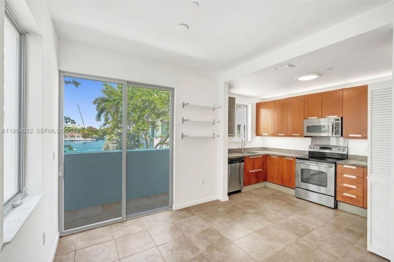 163 N Shore Dr, Unit 163-6, Miami Beach, FL 33141 Photo