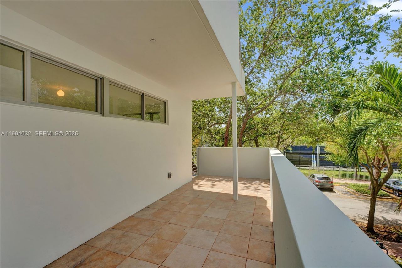163 N Shore Dr, Unit 163-6, Miami Beach, FL 33141 Photo