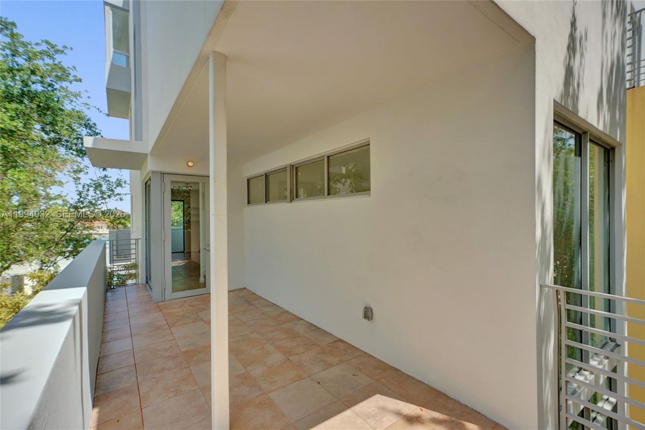 163 N Shore Dr, Unit 163-6, Miami Beach, FL 33141 Photo