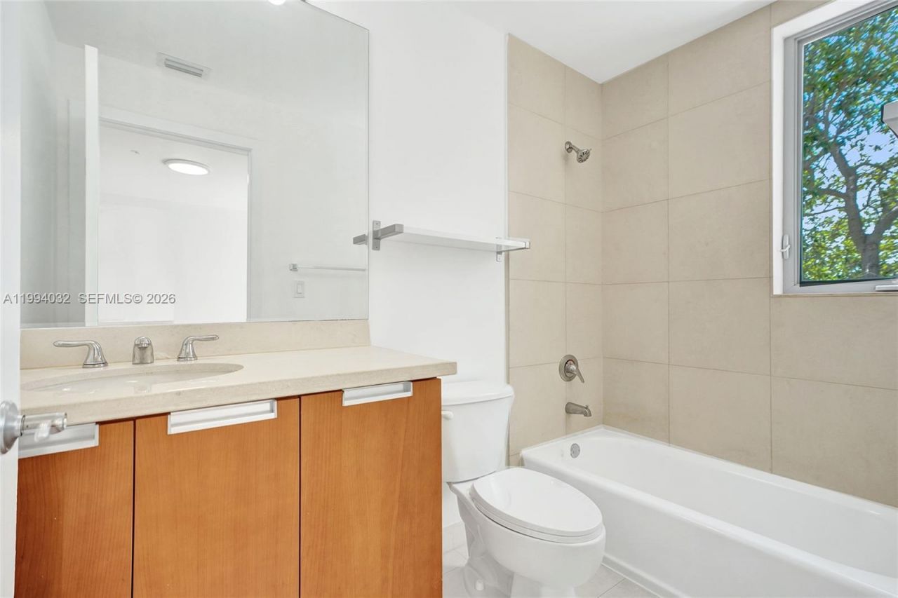 163 N Shore Dr, Unit 163-6, Miami Beach, FL 33141 Photo