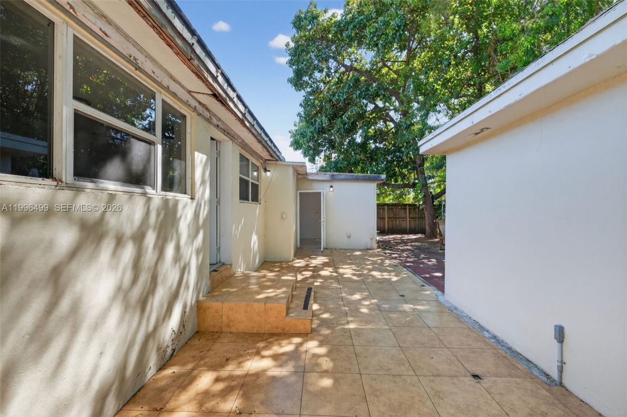 1980 SW 32nd Ave , Miami, FL 33145 Photo