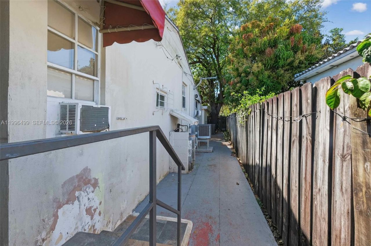 1980 SW 32nd Ave , Miami, FL 33145 Photo