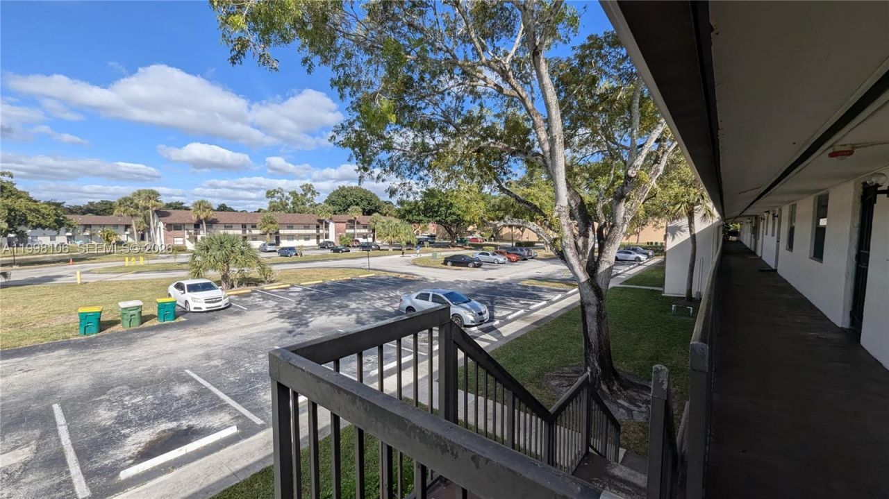 6001 Shakerwood Cir, Unit 205, Tamarac, FL 33319 Photo