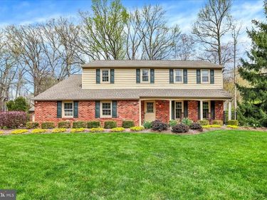 300 ROBIN HOOD DRIVE, YARDLEY, PA 19067