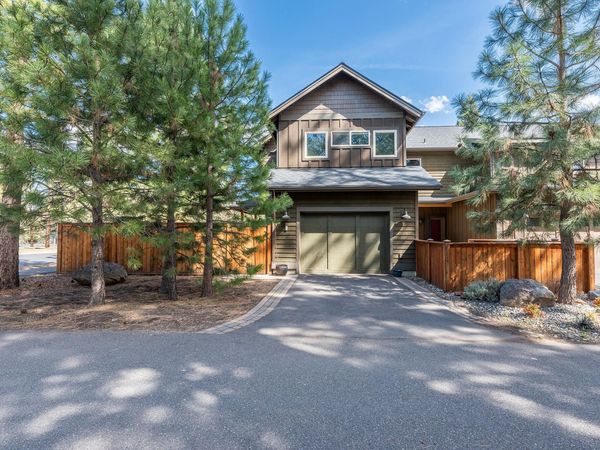 923 E Desperado Trail, Sisters, OR 97759