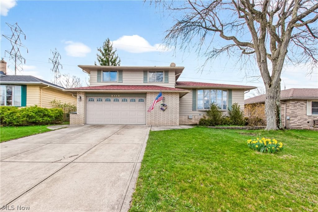 2115 Coventry Drive , Parma, OH 44134