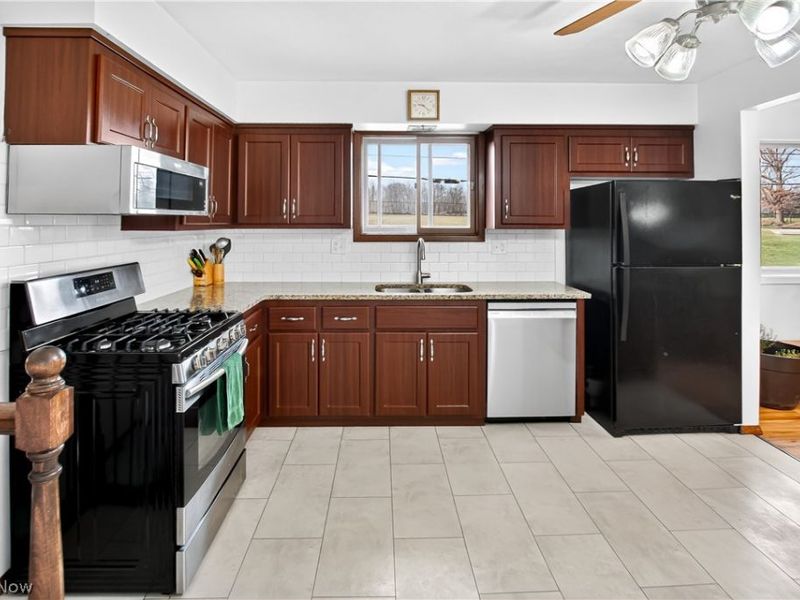 2115 Coventry Drive, Parma, OH 44134 Photo 9