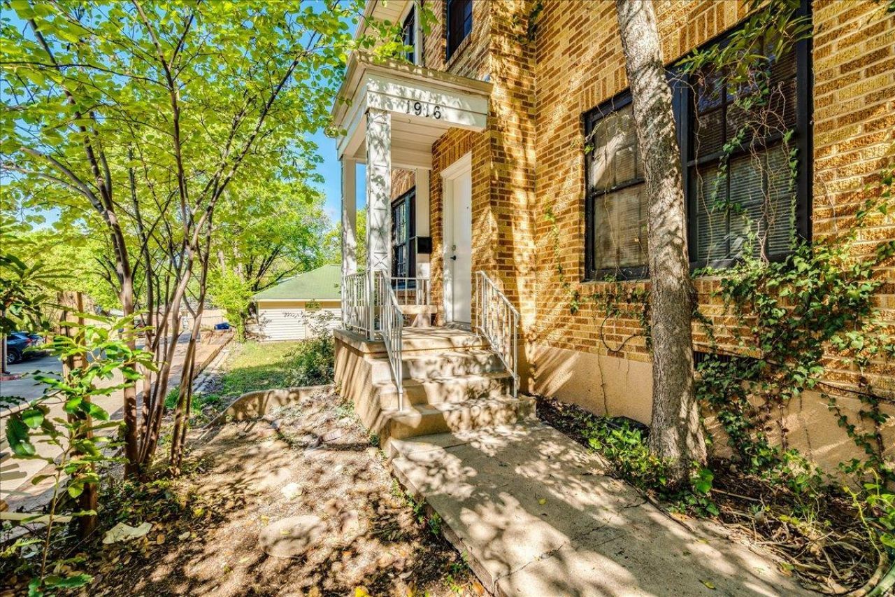 1916 Robbins Pl, Austin, TX 78705 Main Photo