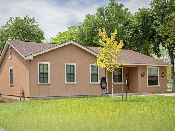 501 PEREZ ST, Uvalde, TX 78801