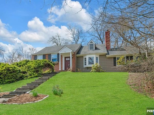 1 Crescent Place, Ho-Ho-Kus, NJ 07423