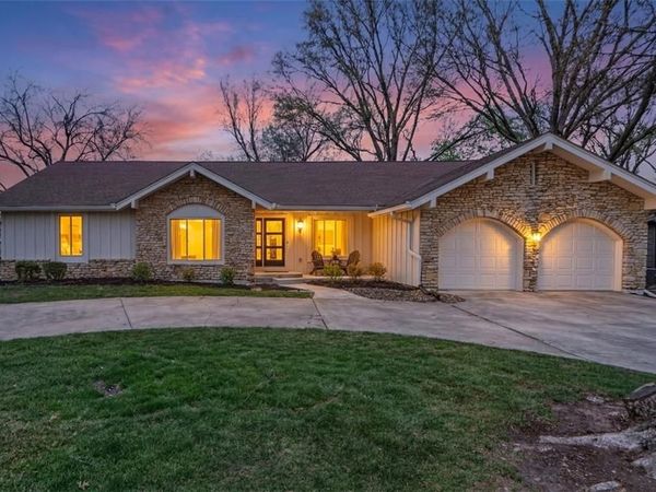 7616 W 98th Terrace, Overland Park, KS 66212