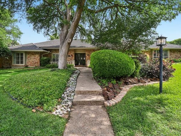 1015 Crowley Road, Arlington, TX 76012
