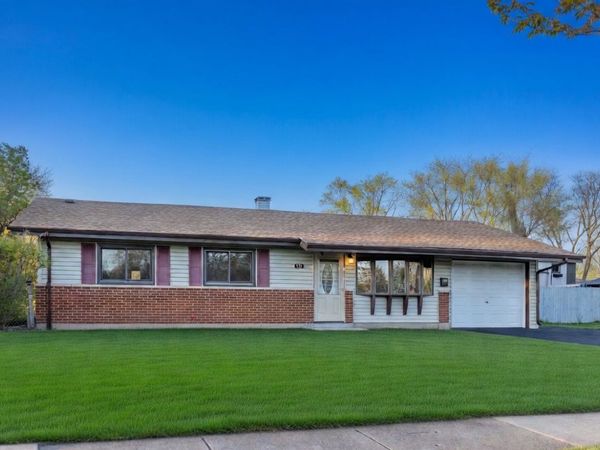 520 Glendale Lane , Hoffman Estates, IL 60169