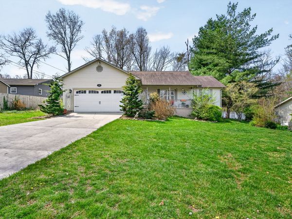 166 Bob White Dr , Crossville, TN 38555