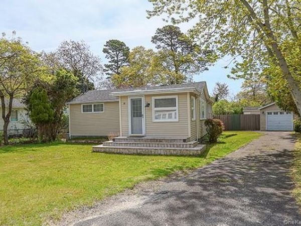 14 Lincoln Road, Hampton Bays, NY 11946