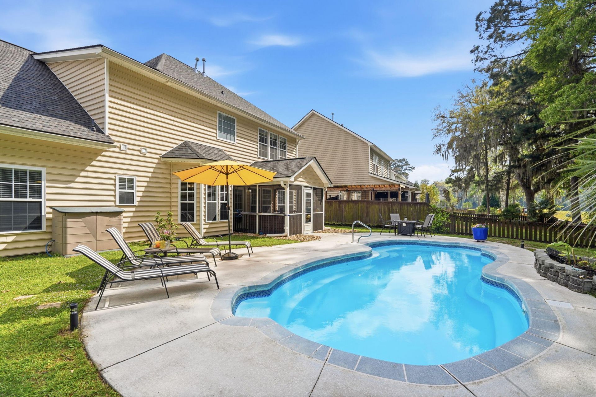 5272 Mulholland Drive Photo 1