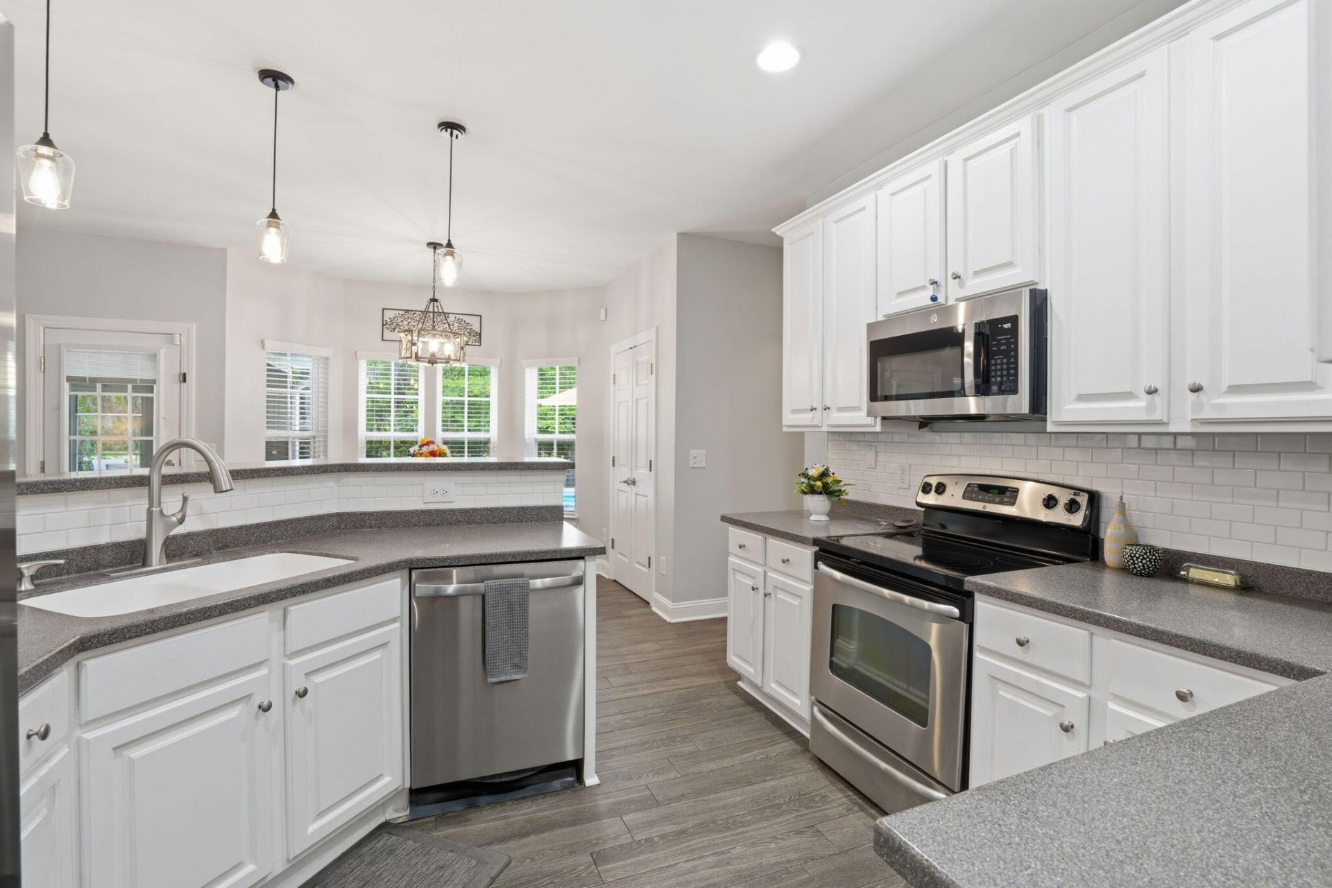 5272 Mulholland Drive Photo 10