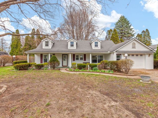 606 High Street, Blissfield, MI 49228