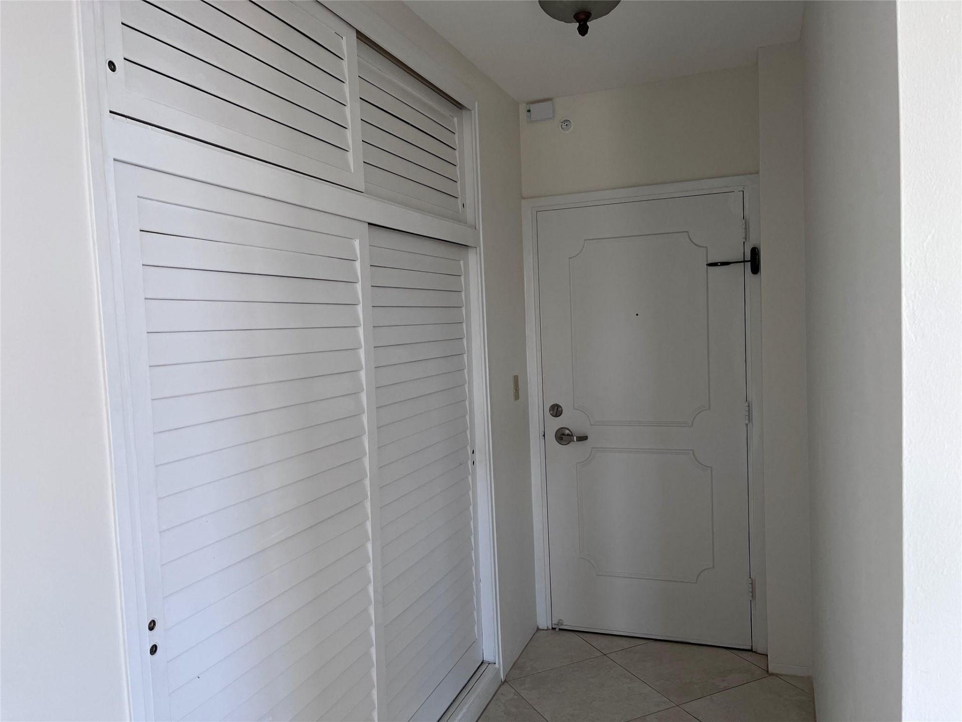3200 NE 36th Street E, Unit 709, Fort Lauderdale, FL 33308 Photo