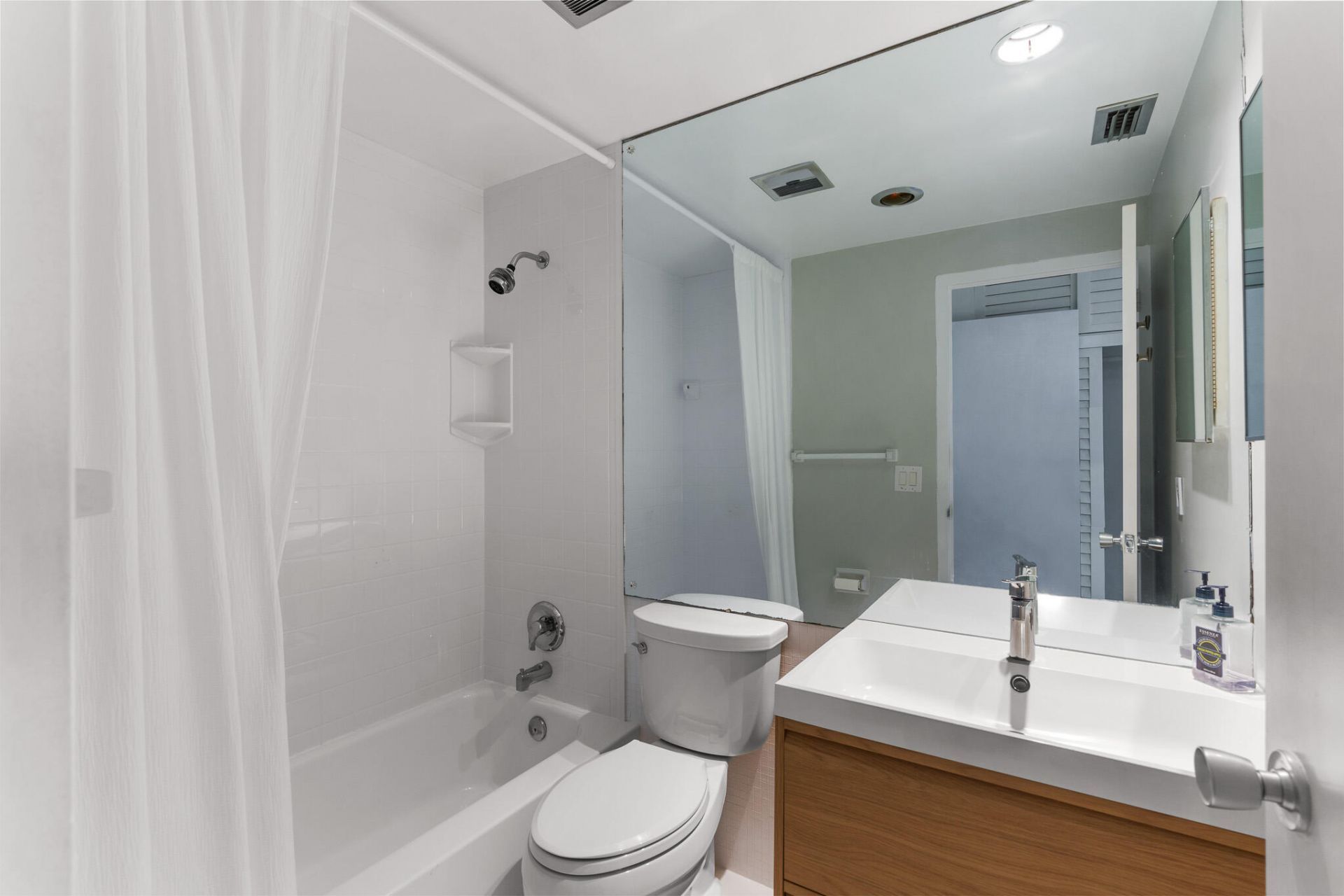 3200 NE 36th Street E, Unit 709, Fort Lauderdale, FL 33308 Photo