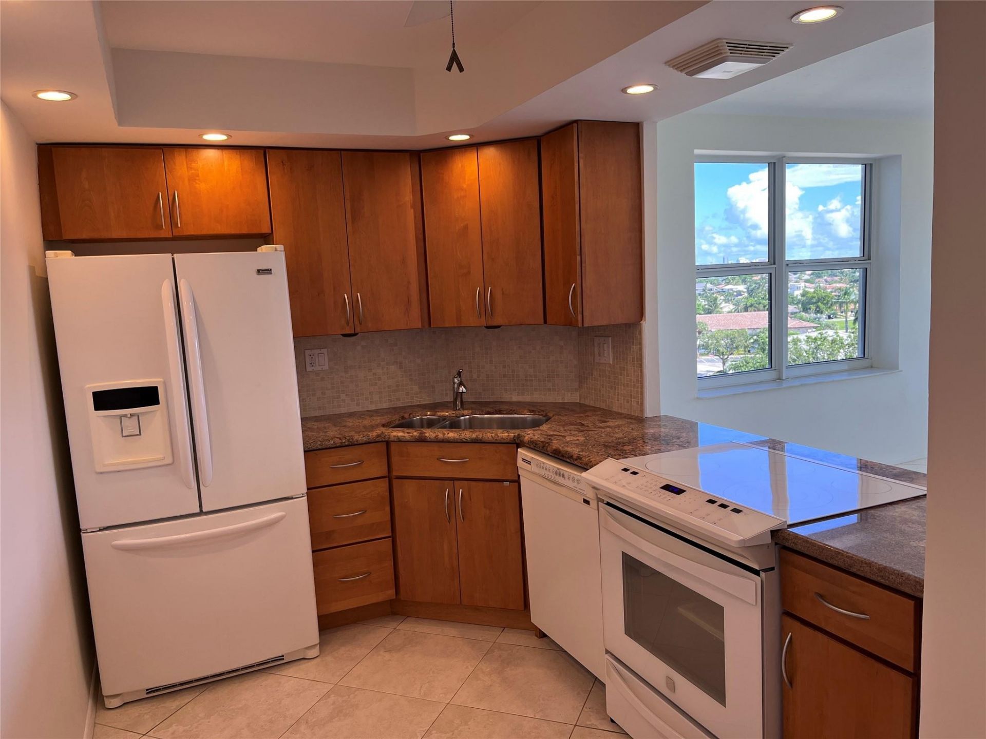 3200 NE 36th Street E, Unit 709, Fort Lauderdale, FL 33308 Photo