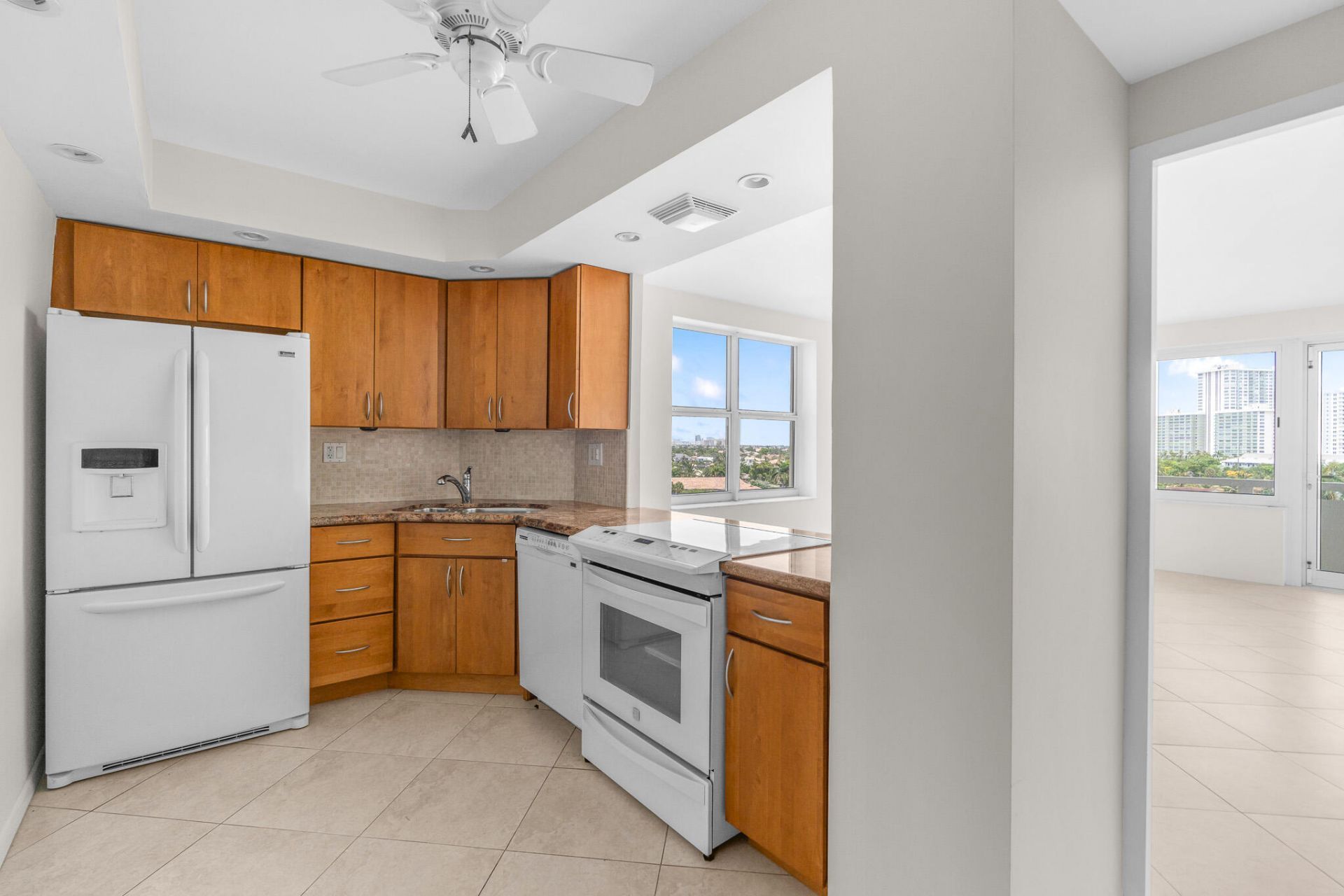 3200 NE 36th Street E, Unit 709, Fort Lauderdale, FL 33308 Photo
