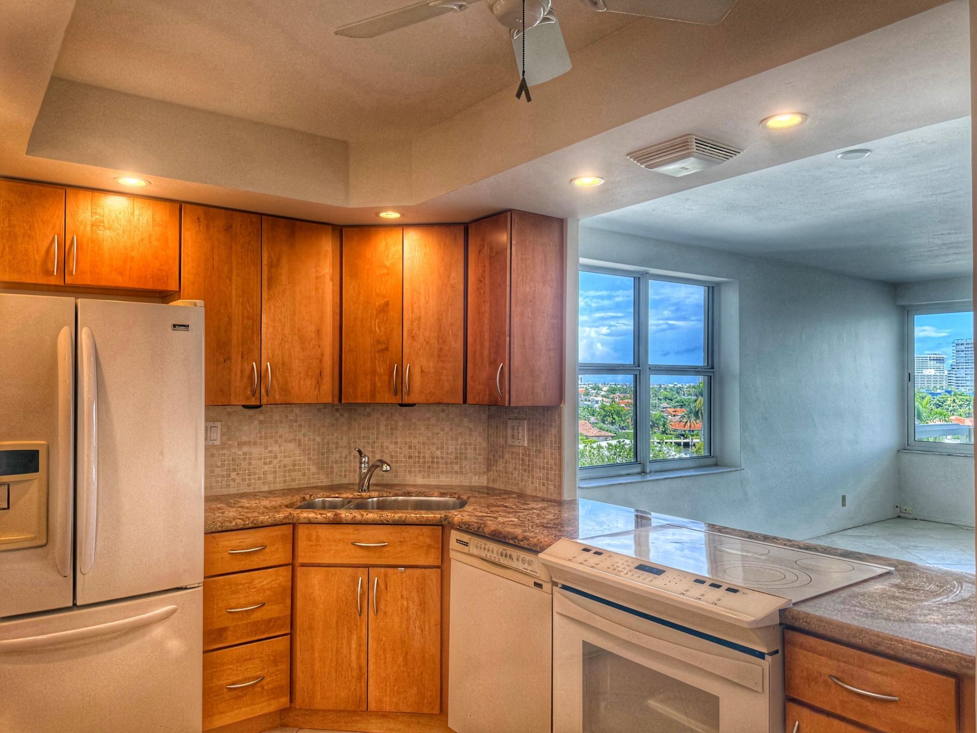 3200 NE 36th Street E, Unit 709, Fort Lauderdale, FL 33308 Photo