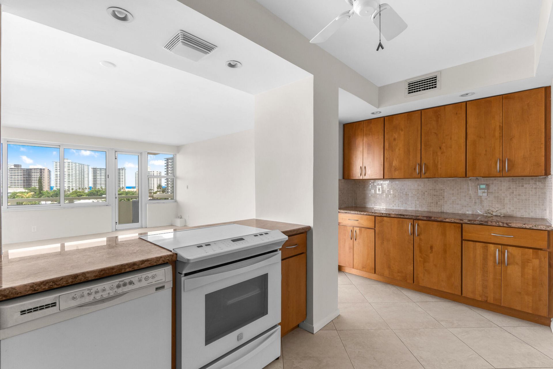 3200 NE 36th Street E, Unit 709, Fort Lauderdale, FL 33308 Photo