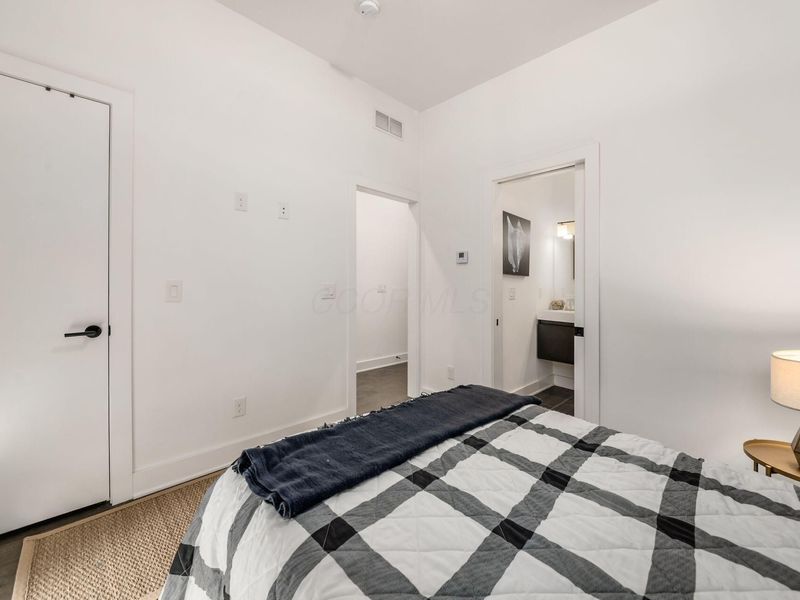 230 Neruda Avenue , Columbus, OH 43215 Photo 22