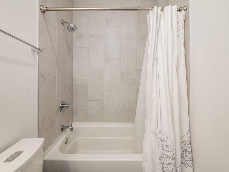 230 Neruda Avenue , Columbus, OH 43215 Photo 24