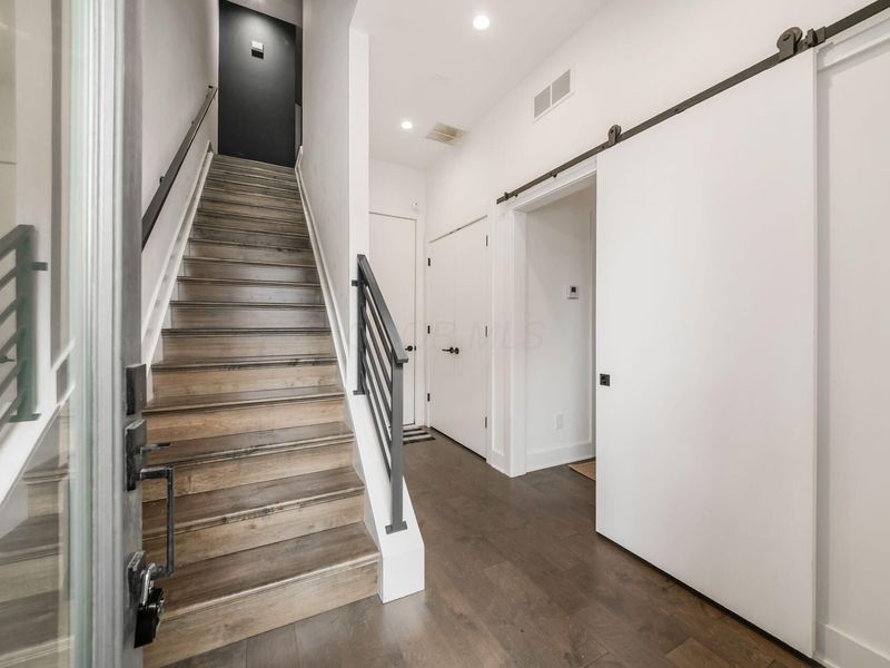 230 Neruda Avenue , Columbus, OH 43215 Photo 4