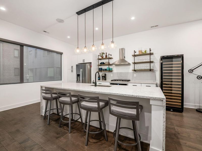 230 Neruda Avenue , Columbus, OH 43215 Photo 5