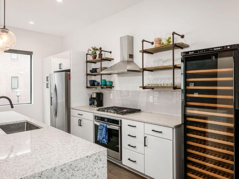 230 Neruda Avenue , Columbus, OH 43215 Photo 8