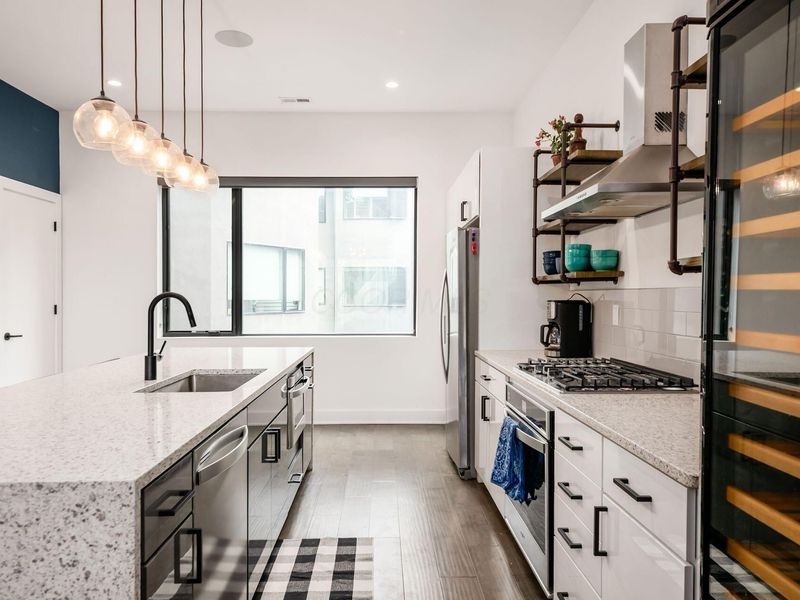 230 Neruda Avenue , Columbus, OH 43215 Photo 9