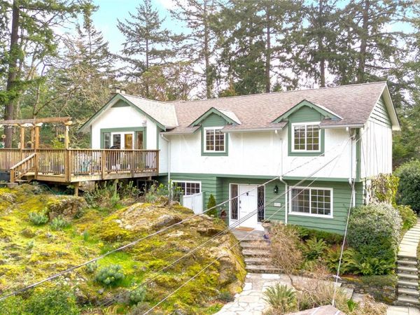 4719 Treetop Hts, Saanich, BC V8Y 1E2