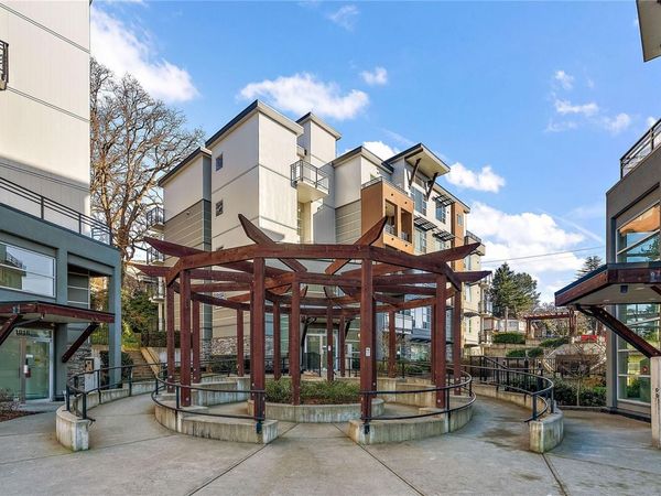 1018 Inverness Rd, Unit 301, Saanich, BC V8X 0B1