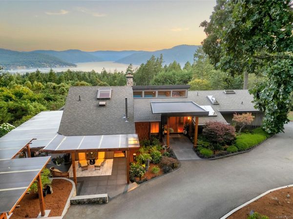 8100 Woodwyn Terr, Central Saanich, BC V8M 1S2