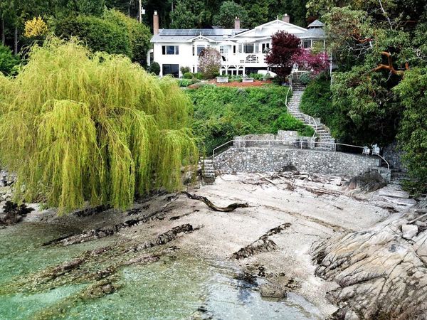 643 Senanus Dr, Central Saanich, BC V8M 1S6