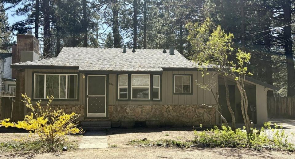 900 Patricia Ln, South Lake Tahoe, CA 96150 Photo