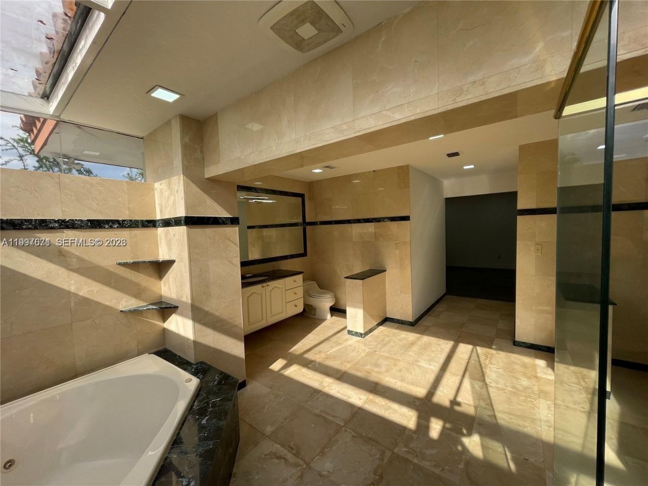 19740 W Saint Andrews Dr , Hialeah, FL 33015 Photo