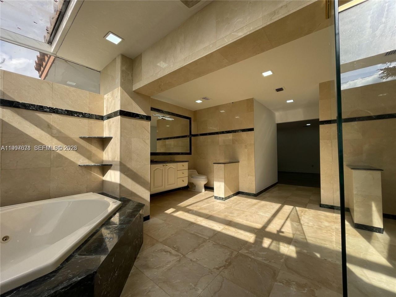 19740 W Saint Andrews Dr , Hialeah, FL 33015 Photo