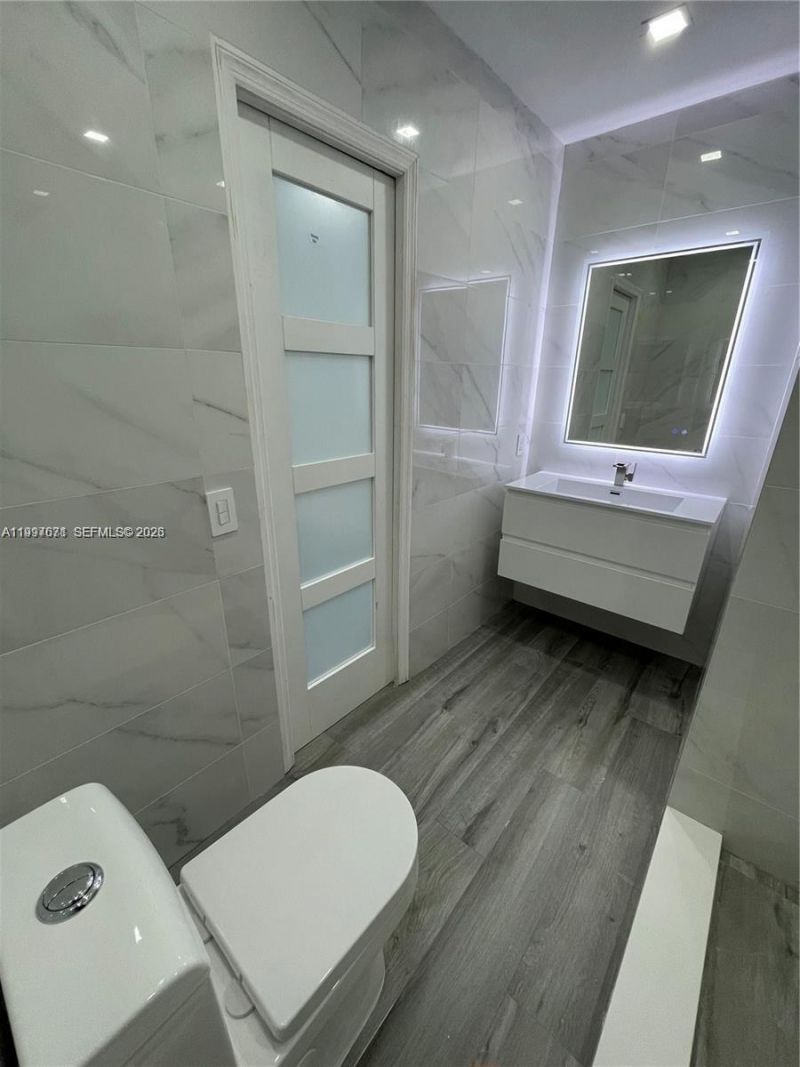 19740 W Saint Andrews Dr , Hialeah, FL 33015 Photo