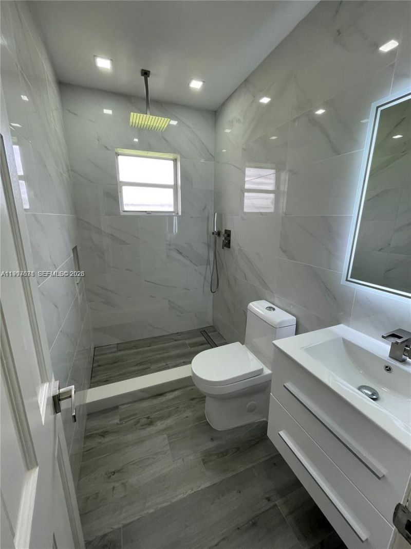 19740 W Saint Andrews Dr , Hialeah, FL 33015 Photo