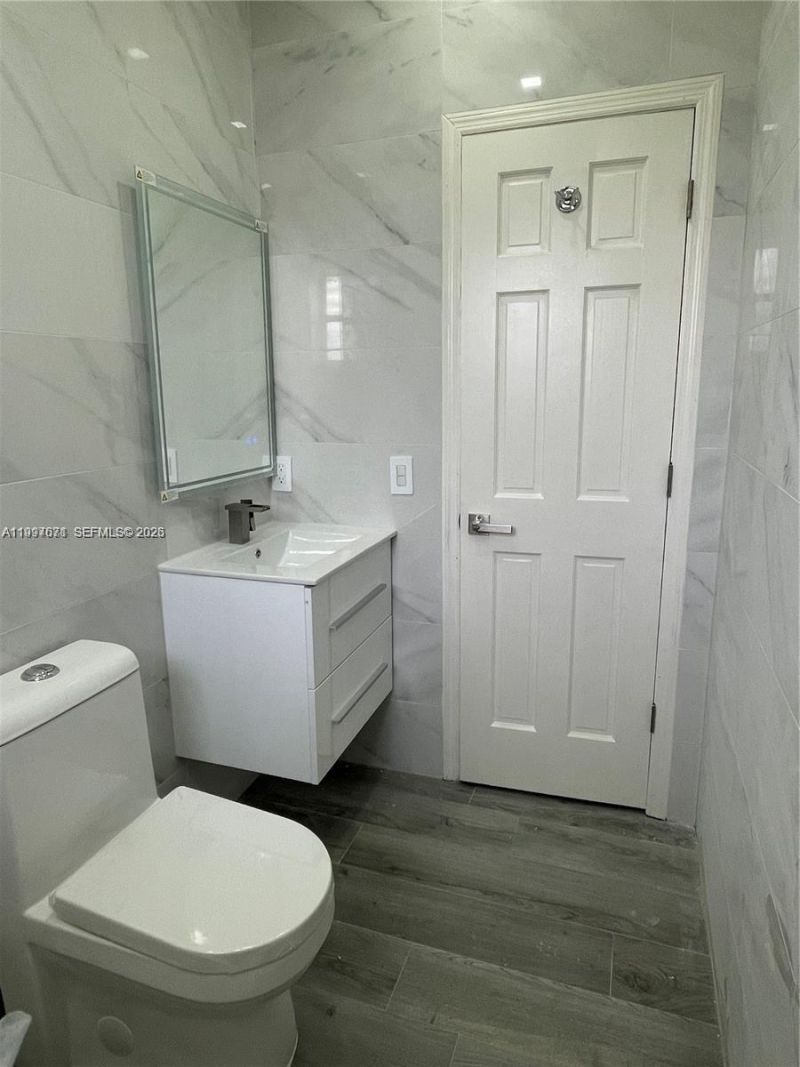 19740 W Saint Andrews Dr , Hialeah, FL 33015 Photo